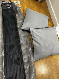 Rideaux et coussins À DONNER