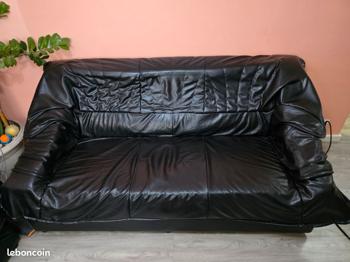 🚨 URGENT – À DONNER contre débarras rapide  🚨 Canapé 3 places + 2 fauteuils en simili cuir noir