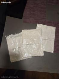 Tee shirt blanc sous blister