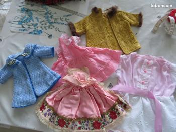 Lot robes poupée pour enfant