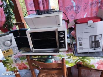 Donne accesoires cuisine et chaîne hi-fi